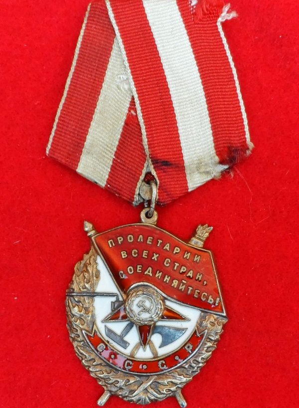 VINTAGE WW2 RUSSIAN SOVIET UNION ORDER OF THE RED BANNER MEDAL FOR BRAVERY - Image 2