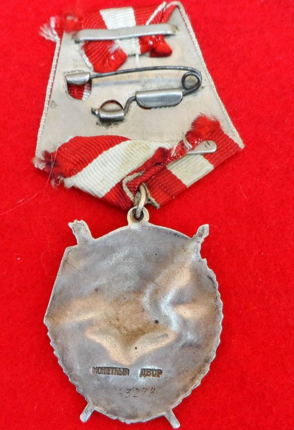 VINTAGE WW2 RUSSIAN SOVIET UNION ORDER OF THE RED BANNER MEDAL FOR BRAVERY - Image 3