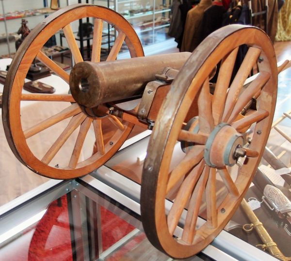 BLACK POWDER SCALE CANNON IN FIRING CONDITION