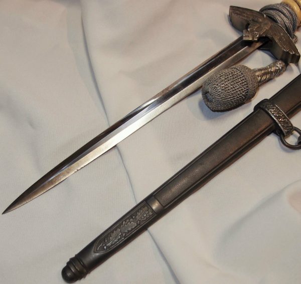 WW2 NAZI GERMANY LUFTWAFFE 2ND PATTERN DAGGER WITH SCABBARD, KNOT & HANGERS - Image 3