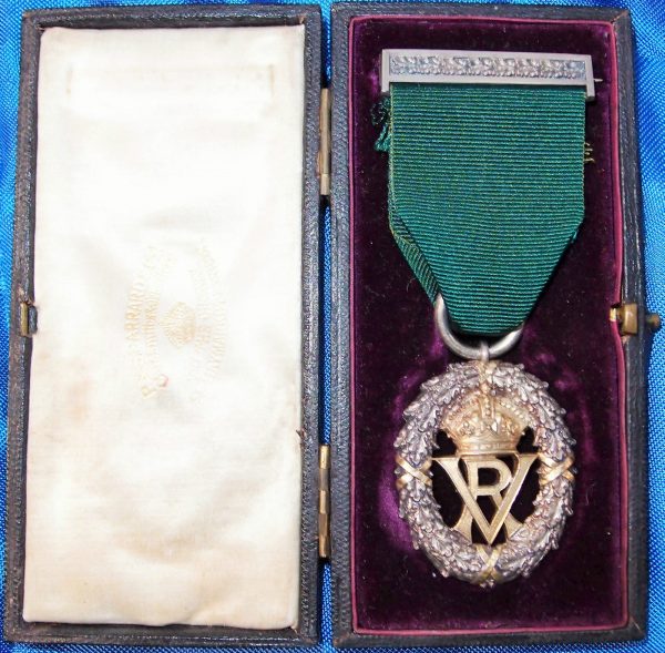 CASED PRE WW1 BRITISH ARMY VOLUNTEER OFFICER DECORATION QUEEN VICTORIA ERA MEDAL - Image 2