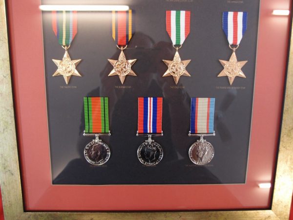 WW2 AUSTRALIAN SERVICE MEDALS 1939-45 SET REPLICA IN DISPLAY FRAME - Image 3