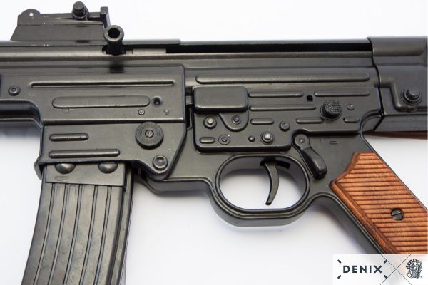 DENIX WW2 REPLICA GERMAN STG 44 SUB MACHINE GUN