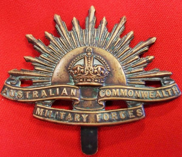 RARE WW1 AUSTRALIAN ARMY TIPTAFT MADE RISING SUN CAP BADGE