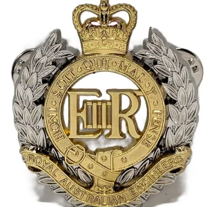 ROYAL AUSTRALIAN ENGINEERS UNIFORM CAP BADGE RAE