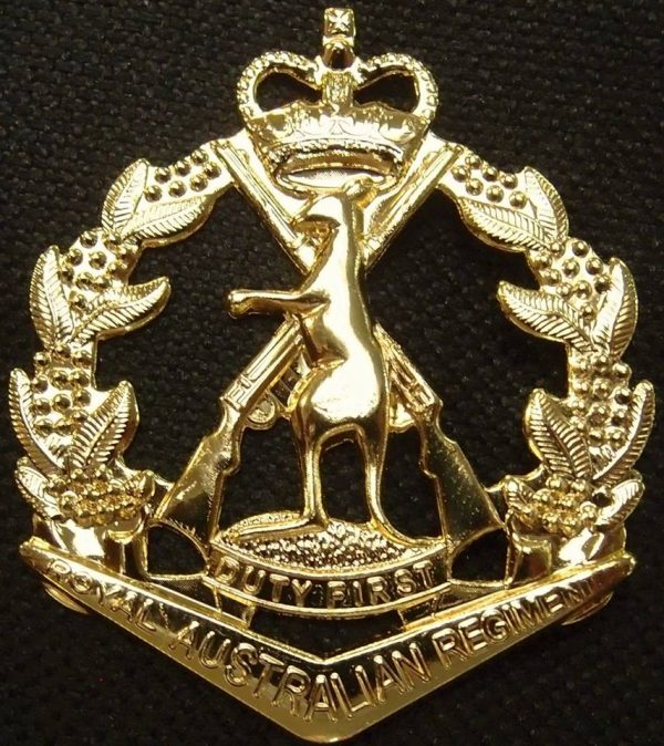 ROYAL AUSTRALIAN REGIMENT UNIFORM CAP BADGE RAR