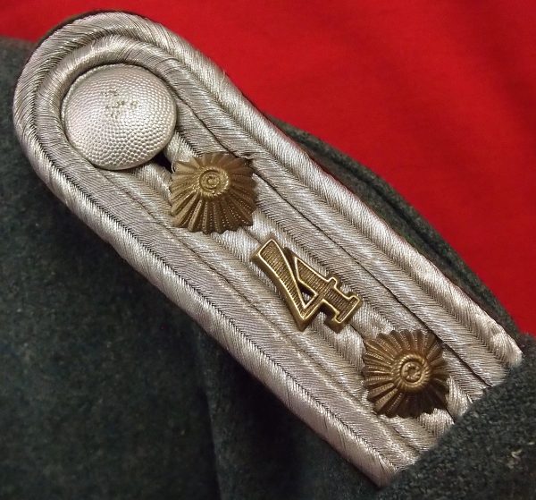 **SOLD** WW2 GERMAN POLICE CAPTAINS TUNIC AND PEAKED CAP - Image 4