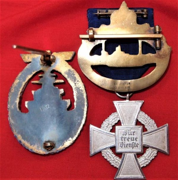 CASED WW1 & WW2 GERMAN NAVY BADGES & MEDAL - Image 3