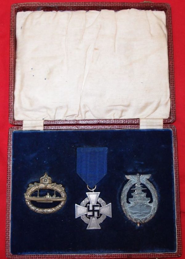 CASED WW1 & WW2 GERMAN NAVY BADGES & MEDAL - Image 4