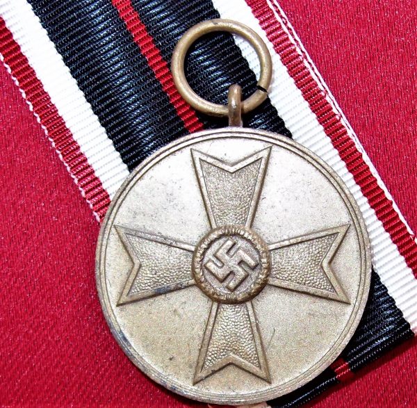 WW2 NAZI GERMANY WAR MERIT MEDAL