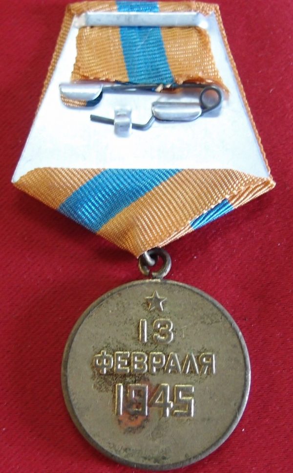 RARE WW2 SOVIET UNION RUSSIAN MEDAL FOR THE CAPTURE OF BUDAPEST - Image 3