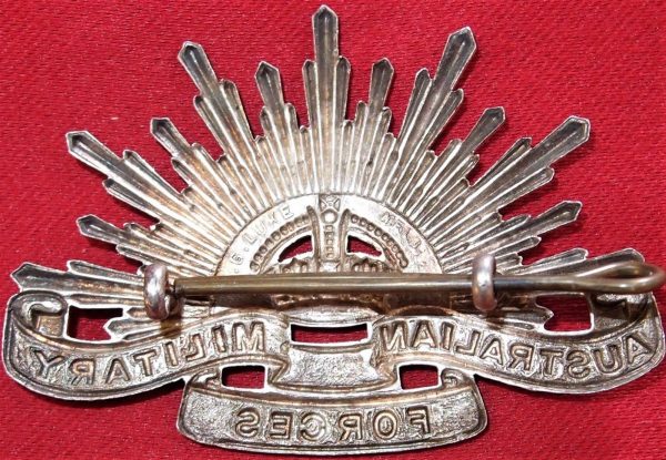 WHITE METAL AUSTRALIAN ANZAC POST WW2 RISING SUN UNIFORM HAT OR CAP BADGE MEDAL - Image 3