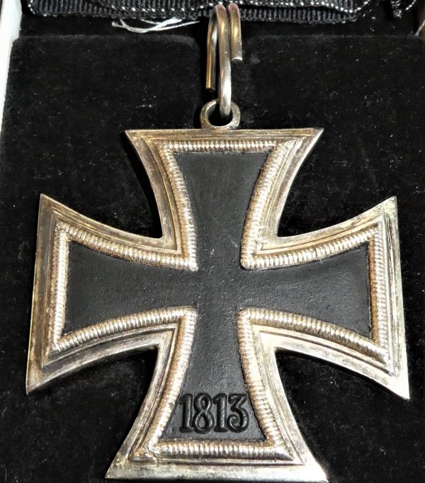 Very good copy of a WW2 German Knight’s Cross of the Iron Cross in case - Image 4