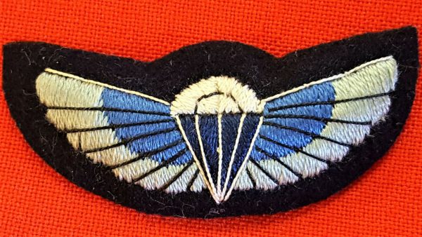 1960'S AUSTRALIAN ARMY SPECIAL AIR SERVICE REGIMENT SET OF PARACHUTE WINGS BADGE