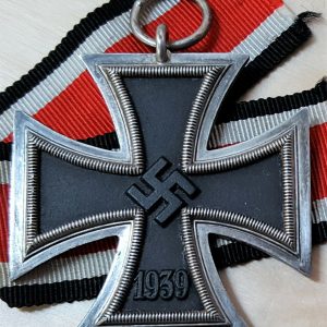 WW2 GERMAN IRON CROSS 2ND CLASS FOR BRAVERY IN COMBAT