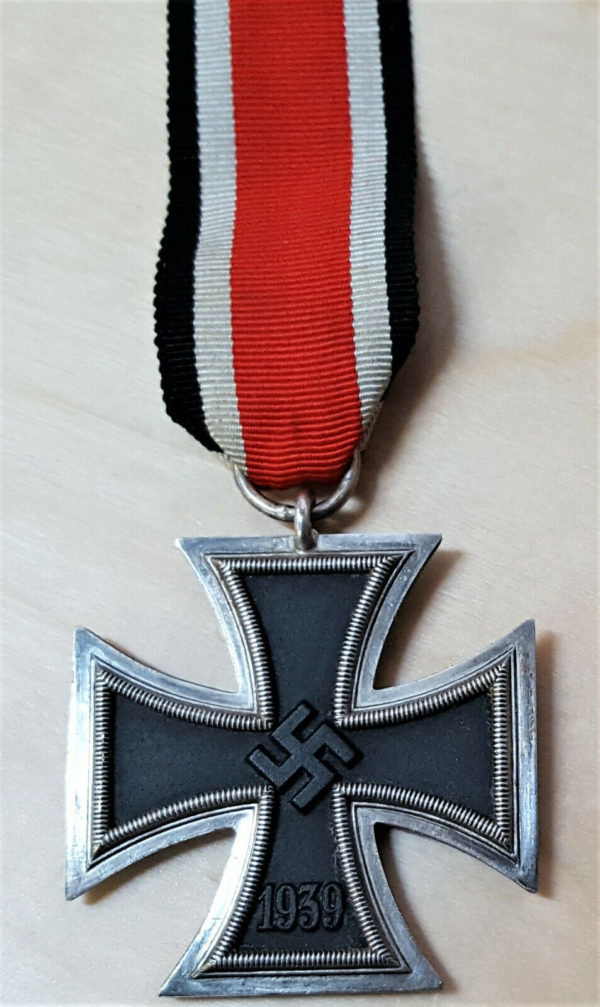 WW2 GERMAN IRON CROSS 2ND CLASS FOR BRAVERY IN COMBAT - Image 5