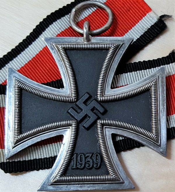 WW2 GERMAN IRON CROSS 2ND CLASS FOR BRAVERY IN COMBAT