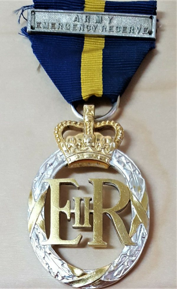 POST WW2 BRITISH ARMY EMERGENCY RESERVE DECORATION MEDAL EXCELLENT CONDITION - Image 2