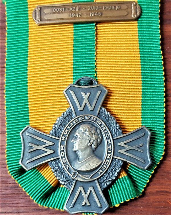 WW2 DUTCH NETHERLANDS COMMEMORATIVE WAR CROSS SOUTH PACIFIC 1942-45 MEDAL