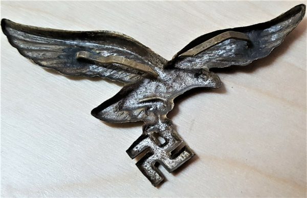 WW2 GERMAN LUFTWAFFE UNIFORM CAP OR TUNIC BRASS METAL EAGLE