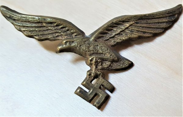 WW2 GERMAN LUFTWAFFE UNIFORM CAP OR TUNIC BRASS METAL EAGLE