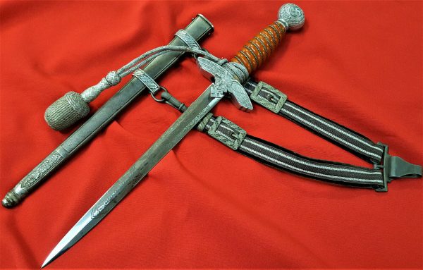 WW2 NAZI GERMANY 2ND PATTERN LUFTWAFFE PRESENTATION DAGGER, SCABBARD & HANGERS BY P.D. LUDENSCHLOSS OF SOLINGEN - Image 2