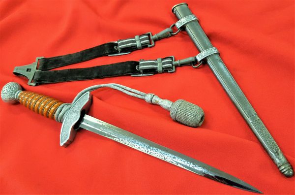 WW2 NAZI GERMANY 2ND PATTERN LUFTWAFFE PRESENTATION DAGGER, SCABBARD & HANGERS BY P.D. LUDENSCHLOSS OF SOLINGEN - Image 11