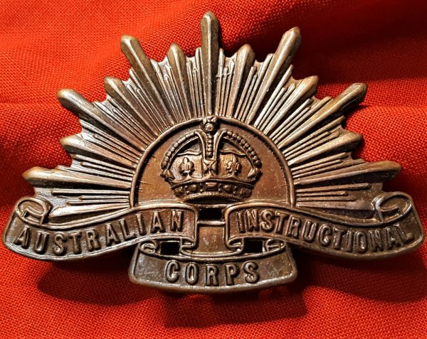 POST WW1 AUSTRALIAN INSTRUCTIONAL CORPS RISING SUN UNIFORM HAT CAP BADGE MEDAL - Image 2