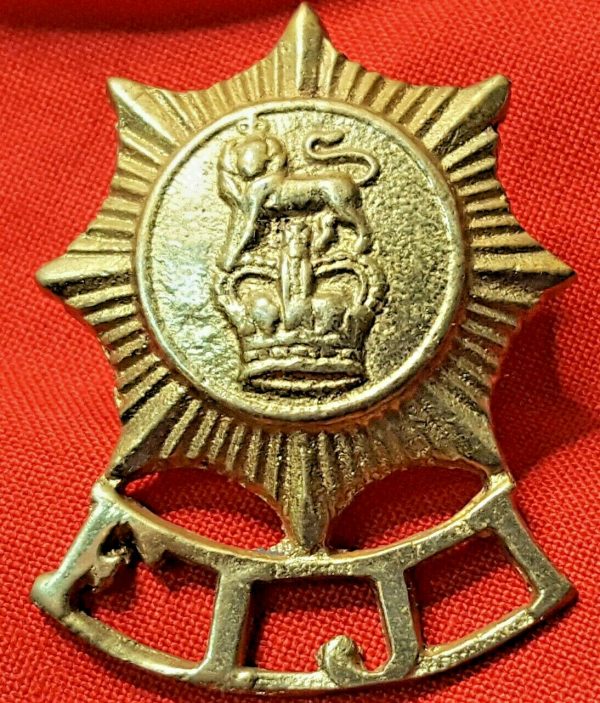 POST WW2 FIJI DEFENCE FORCE UNIFORM CAP BADGE MEDAL