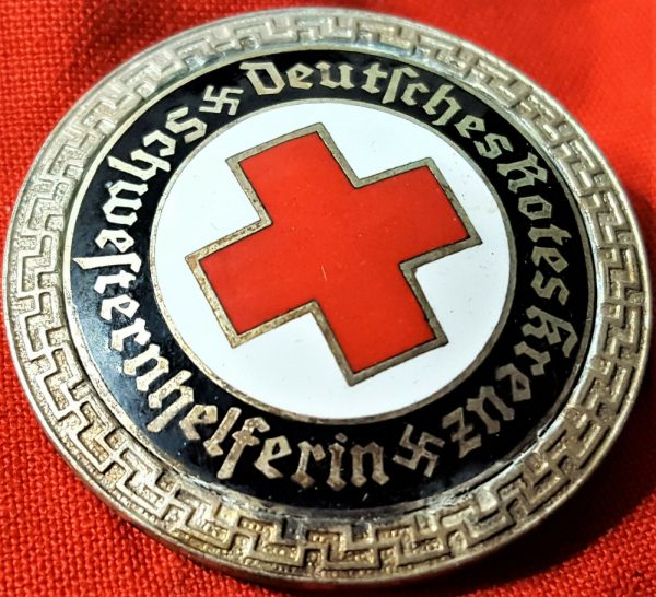 WW2 GERMAN RED CROSS SENIOR HELPER'S ACTIVE SERVICE UNIFORM BROOCH BADGE - Image 2