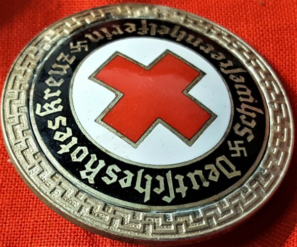 WW2 GERMAN RED CROSS SENIOR HELPER'S ACTIVE SERVICE UNIFORM BROOCH BADGE - Image 3