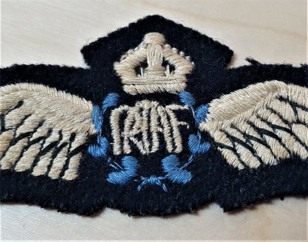 WW2 ROYAL AUSTRAL AIR FORCE WOVEN PILOT QUALIFICATION RAAF WINGS BADGE