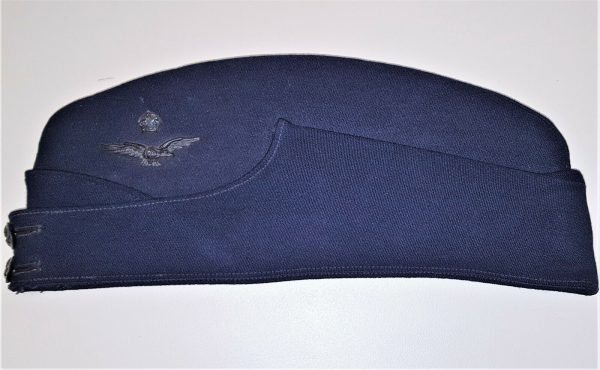 POST WW2 ROYAL AUSTRALIAN AIR FORCE OFFICER'S UNIFORM SIDE CAP RAAF 1943 DATED