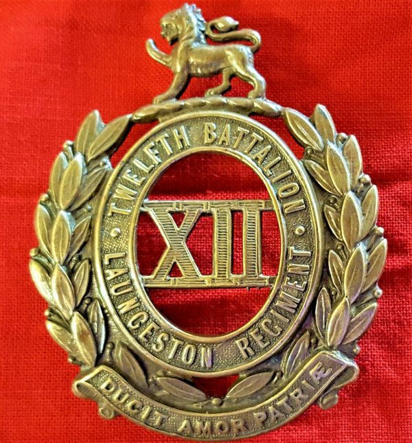 WW1 AUSTRALIAN ARMY 12TH BATTALION A.I.F. LAUNCESTON REGIMENT UNIFORM CAP BADGE