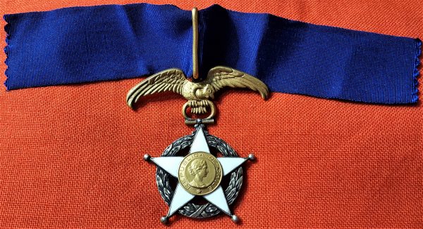 RARE WW1 & WW2 ERA REPUBLIC OF CHILE ORDER MERIT GRAND OFFICER GRADE MEDAL BADGE - Image 2