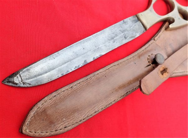 RARE WW2 BRITISH ARMY COMMANDO SPOECIAL FORCES SKULL KNIFE & SCABBARD