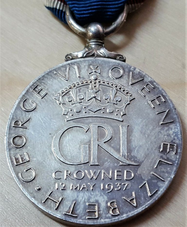 VINTAGE PRE WW2 1937 BRITISH ROYAL CORONATION MEDAL KING GEORGE VI