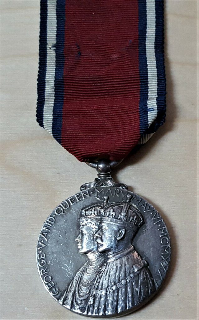 VINTAGE PRE WW2 KING GEORGE V SILVER JUBILEE MEDAL 1935 - Image 2