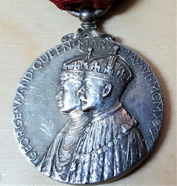 VINTAGE PRE WW2 KING GEORGE V SILVER JUBILEE MEDAL 1935