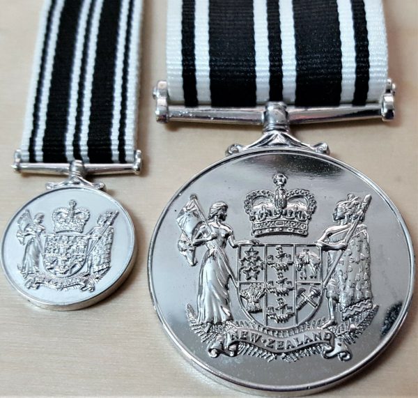 NEW ZEALAND OPERATIONAL SERVICE MEDAL & MINIATURE UN-NAMED WW2 VIETNAM