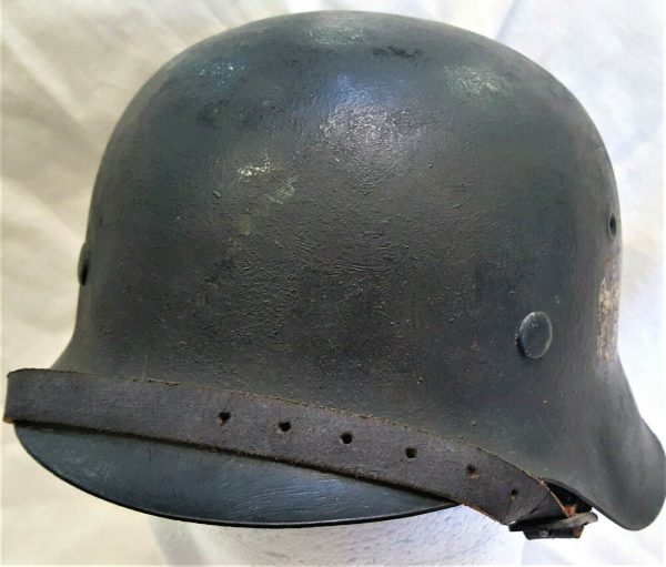 VINTAGE WW2 GERMAN ARMY MODEL 1942 SINGLE DECAL UNIFORM HELMET WITH CHIN STRAP