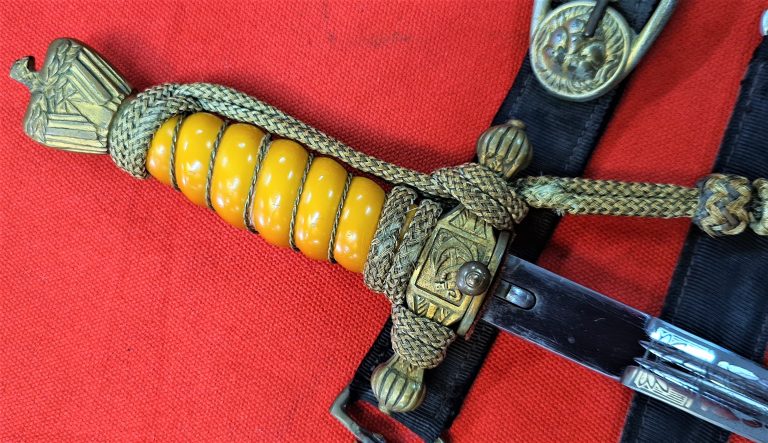 2ND PATTERN NAZI GERMAN ENGRAVED NAVY PRESENTATION DAGGER & GILT HAMMERED SCABBARD BY W.K.C - Image 11