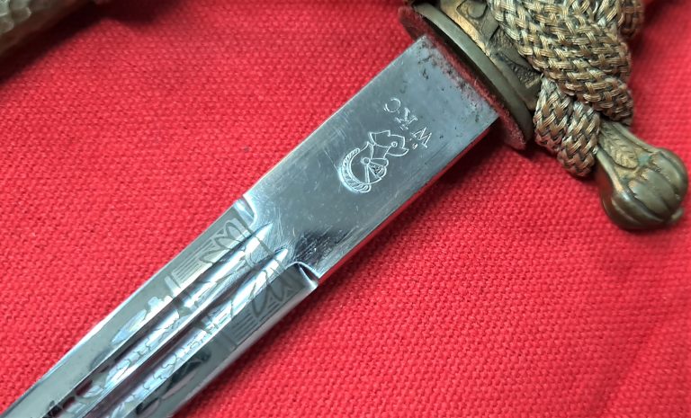 2ND PATTERN NAZI GERMAN ENGRAVED NAVY PRESENTATION DAGGER & GILT HAMMERED SCABBARD BY W.K.C - Image 10