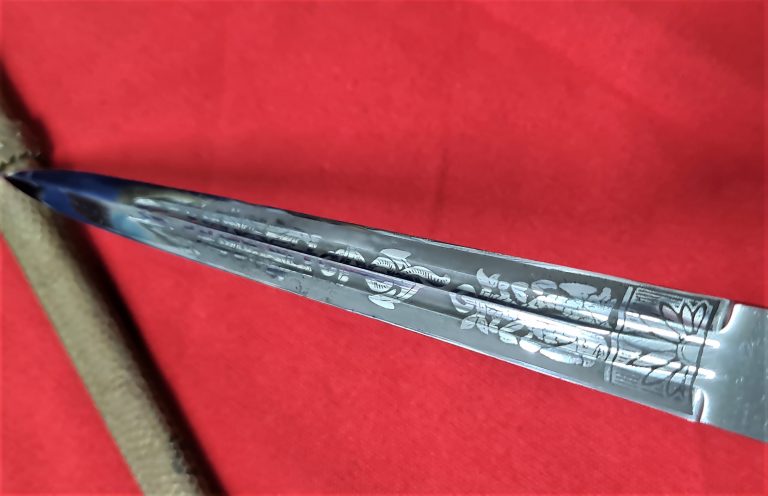 2ND PATTERN NAZI GERMAN ENGRAVED NAVY PRESENTATION DAGGER & GILT HAMMERED SCABBARD BY W.K.C - Image 7