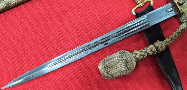 2ND PATTERN NAZI GERMAN ENGRAVED NAVY PRESENTATION DAGGER & GILT HAMMERED SCABBARD BY W.K.C - Image 4