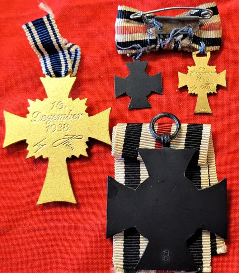 WW2 German Mother's Cross in Gold, with WW1 Widow's Cross & miniature medals - Image 4