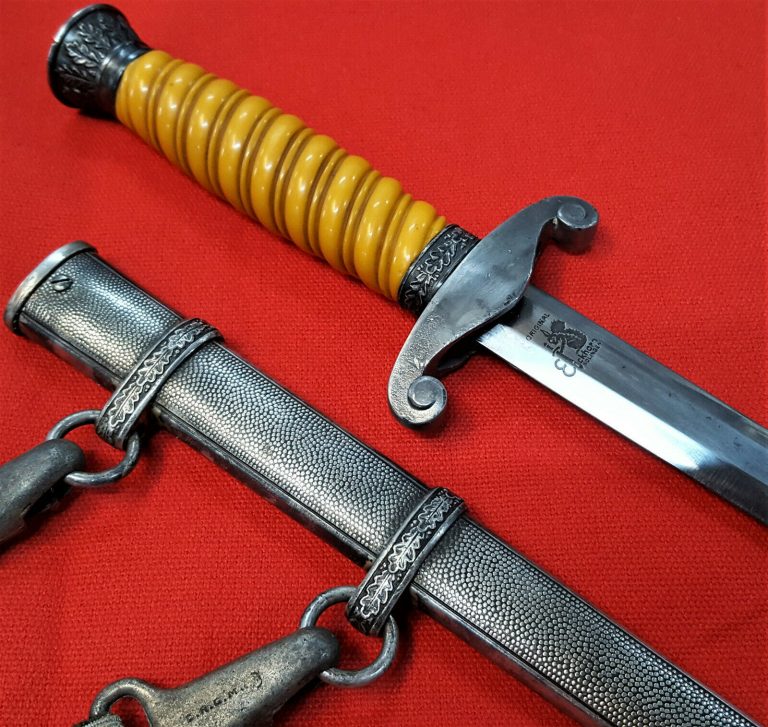 WW2 GERMAN ARMY OFFICER’S DAGGER WITH SCABBARD & HANGERS BY CARL EICKHORN OF SOLINGEN - Image 9