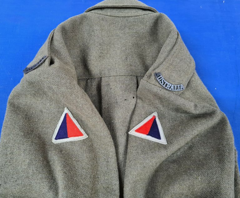 VINTAGE WW2 AUSTRALIAN ARMY UNIFORM JACKET WITH PATCHES & BADGES ANZAC - Image 3