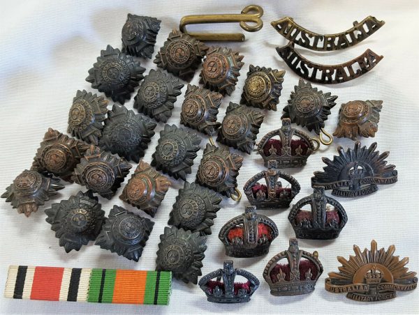 WW2 AUSTRALIAN ARMY UNIFORM RANK & RISING SUN COLLAR BADGES