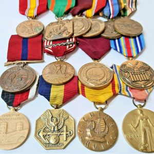 14 X VINTAGE WW2 ERA US NAVY & ARMY UNIFORM MEDALS INCLUDING GULF WAR